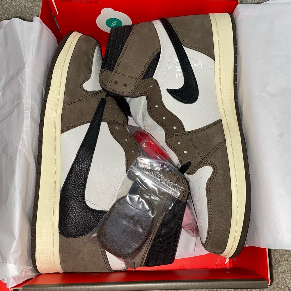 Travis Scott’s 
Air Jordan 1 High OG TS SP